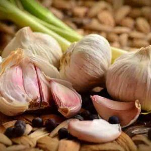 பூண்டு சாப்பிடுவதால் ஏற்படும் நன்மைகள் Garlic Benefits in Tamil